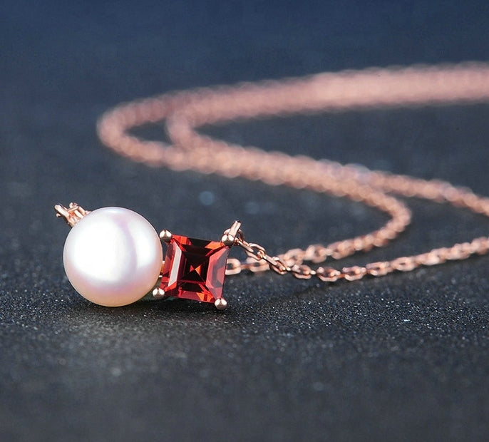 Indi Classic Pearl & Garnet Necklace